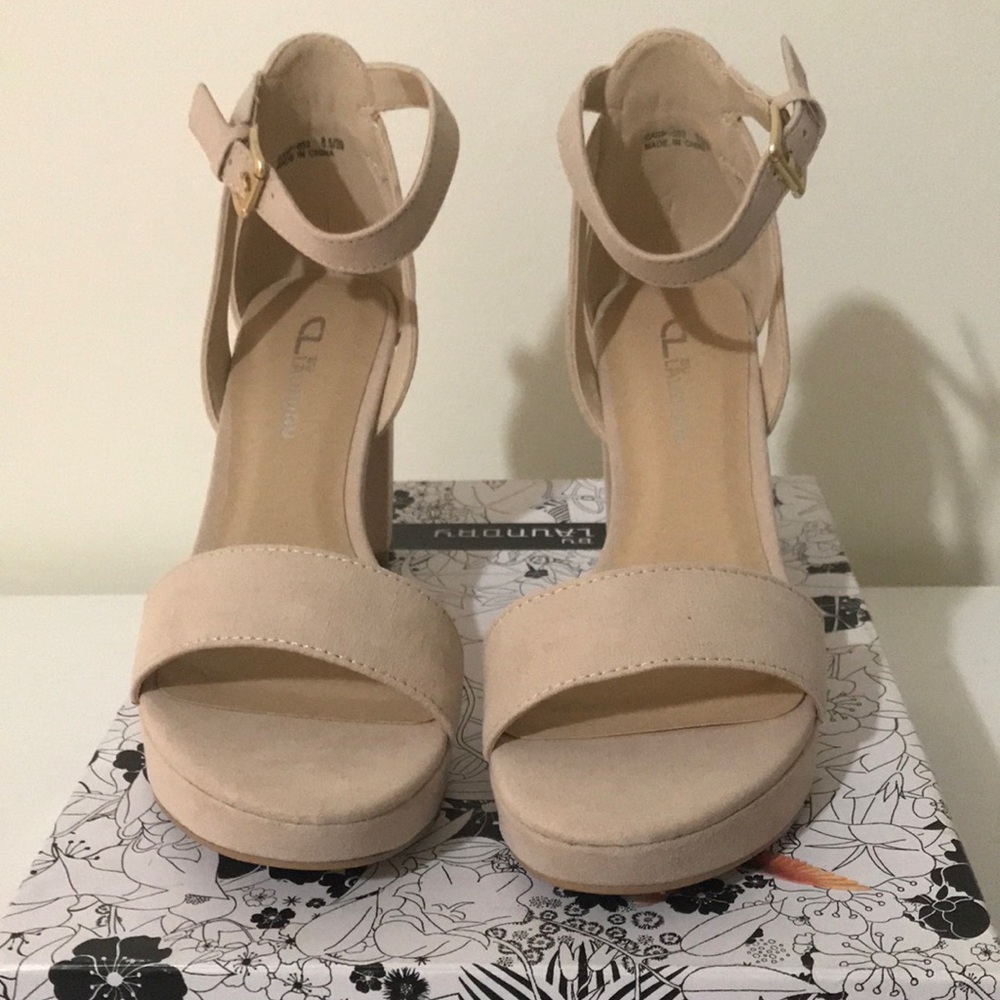 CL By Laundry
Go On-2 Super Suede Size 8.5